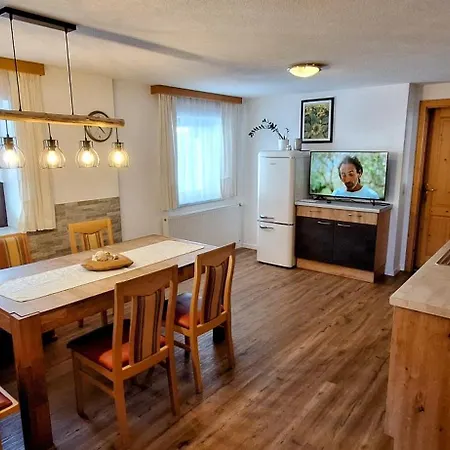 Schattaugut Farm stay *