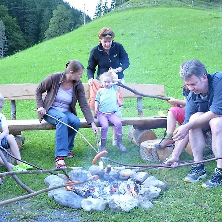 Schattaugut Farm stay *